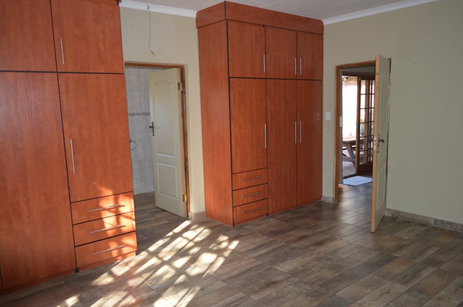6 Bedroom Property for Sale in Flamwood North West